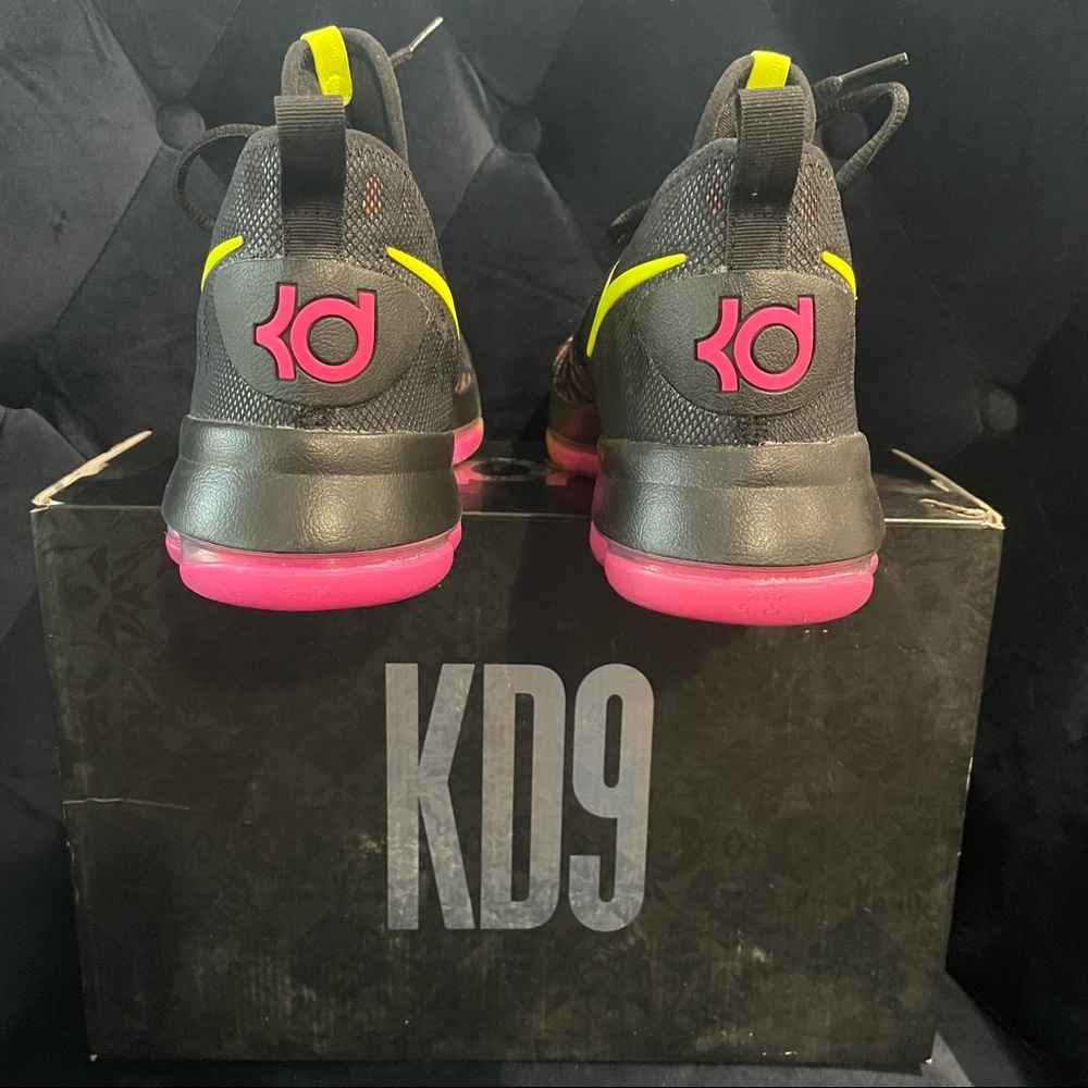 Like New NikeZoom KD9 Flyknit Unlimited - Picture 3 of 7